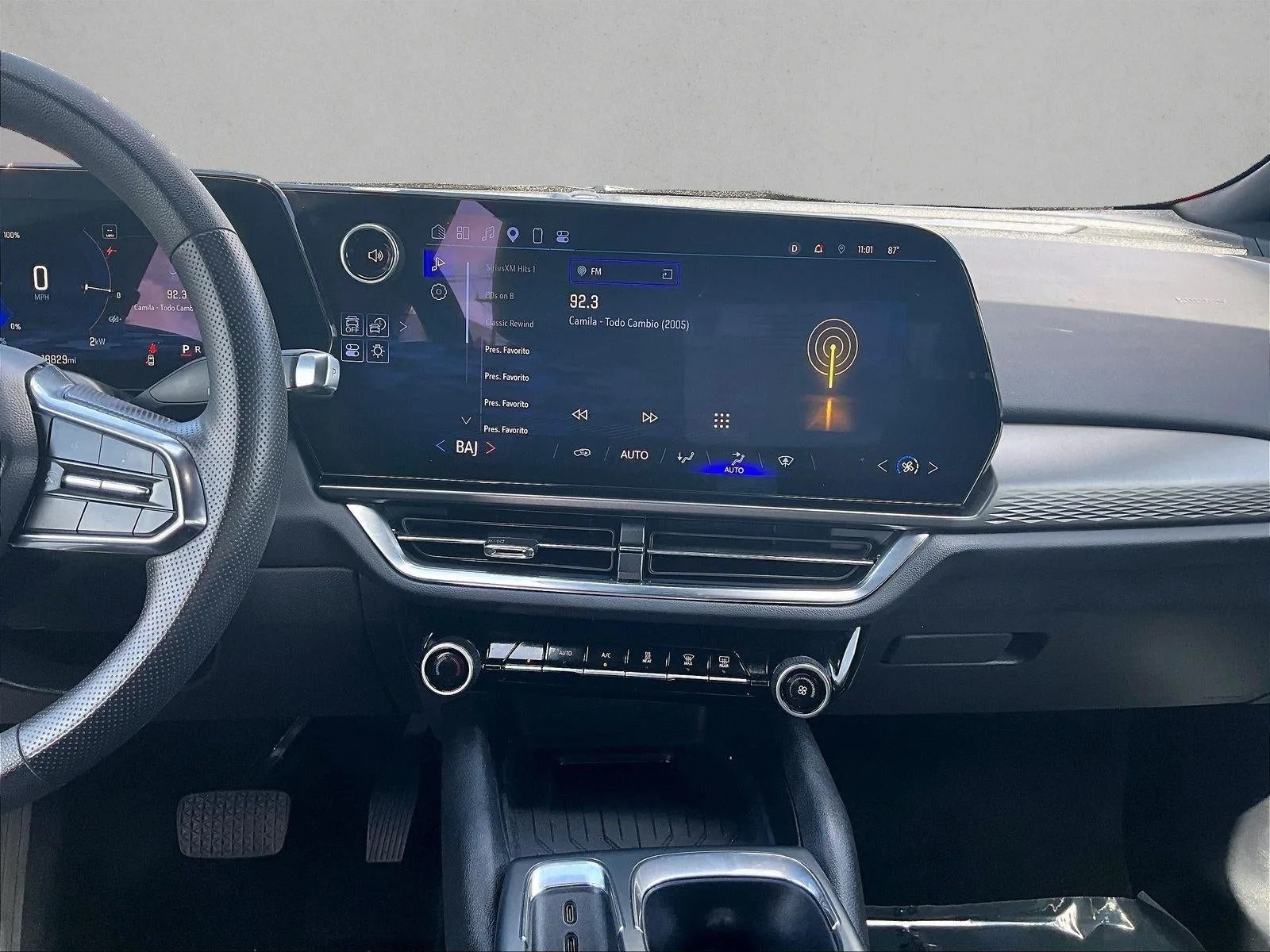 2025 Chevrolet Equinox EV LT photo 8