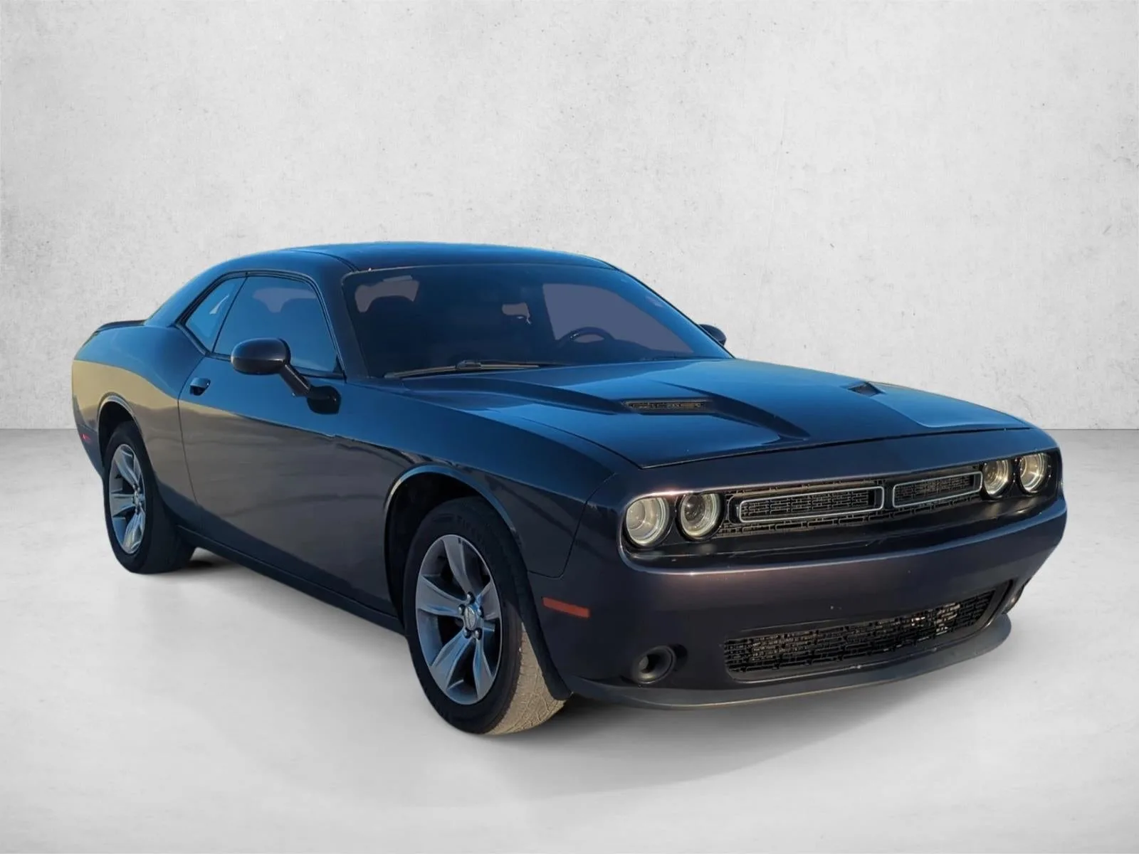 2018 Dodge Challenger SXT RWD photo 3