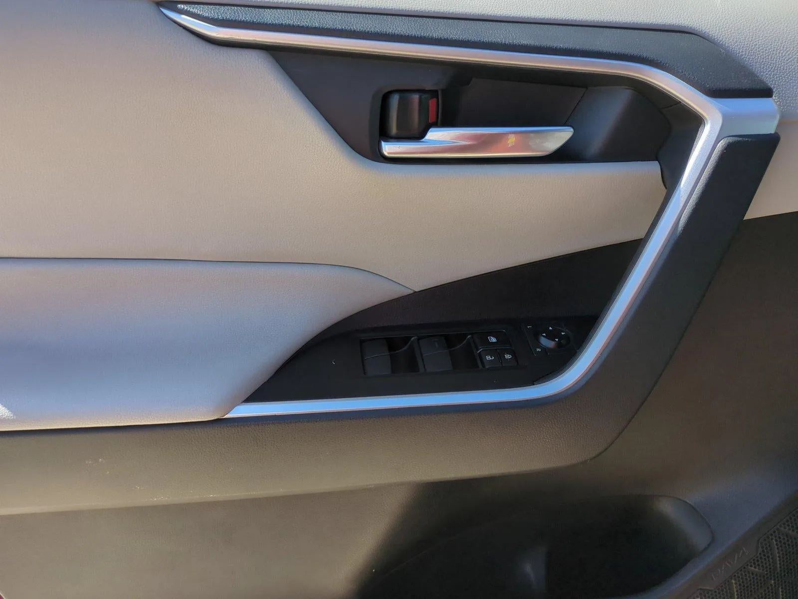 2021 Toyota RAV4 XLE FWD (GS) photo 11