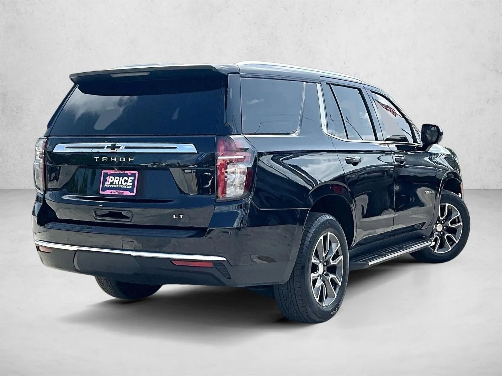 2021 Chevrolet Tahoe LT photo 2