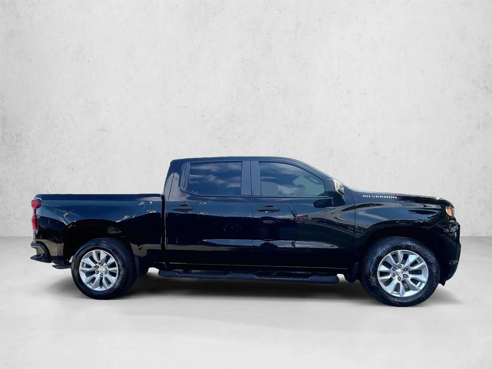 2022 Chevrolet Silverado 1500 LTD Custom photo 5