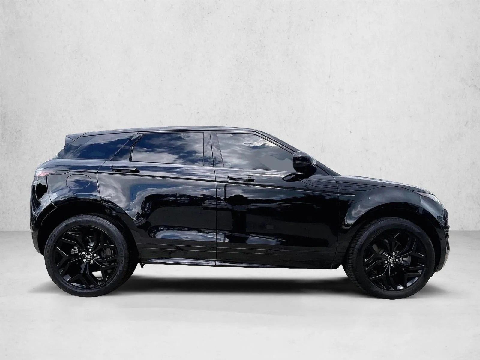 2023 Land Rover Range Rover Evoque R-Dynamic SE photo 5