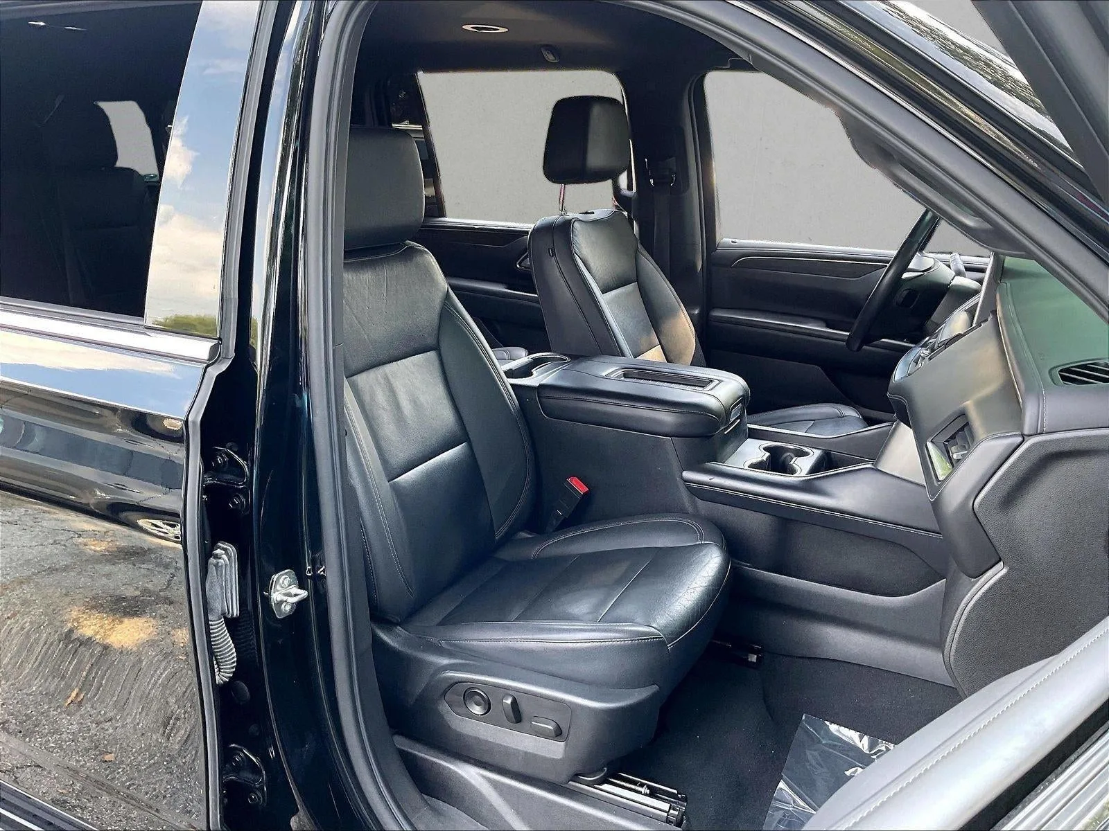 2022 Chevrolet Suburban LT photo 9