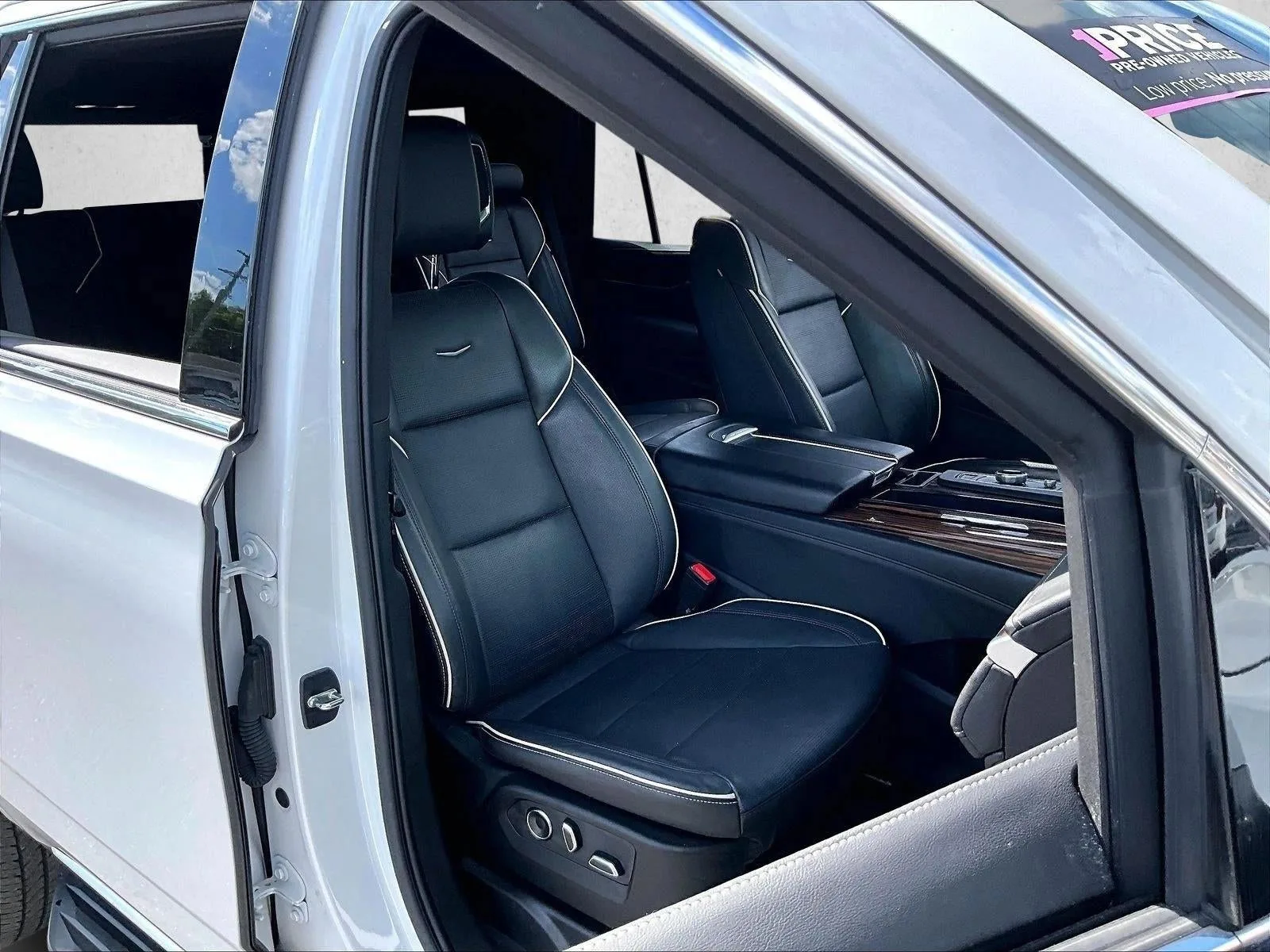 2024 Cadillac Escalade Premium Luxury photo 8