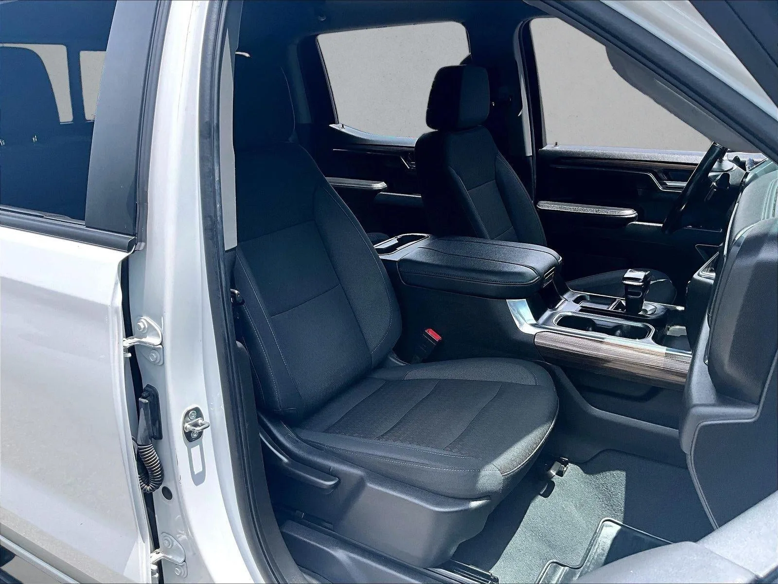 2024 Chevrolet Silverado 1500 RST photo 9