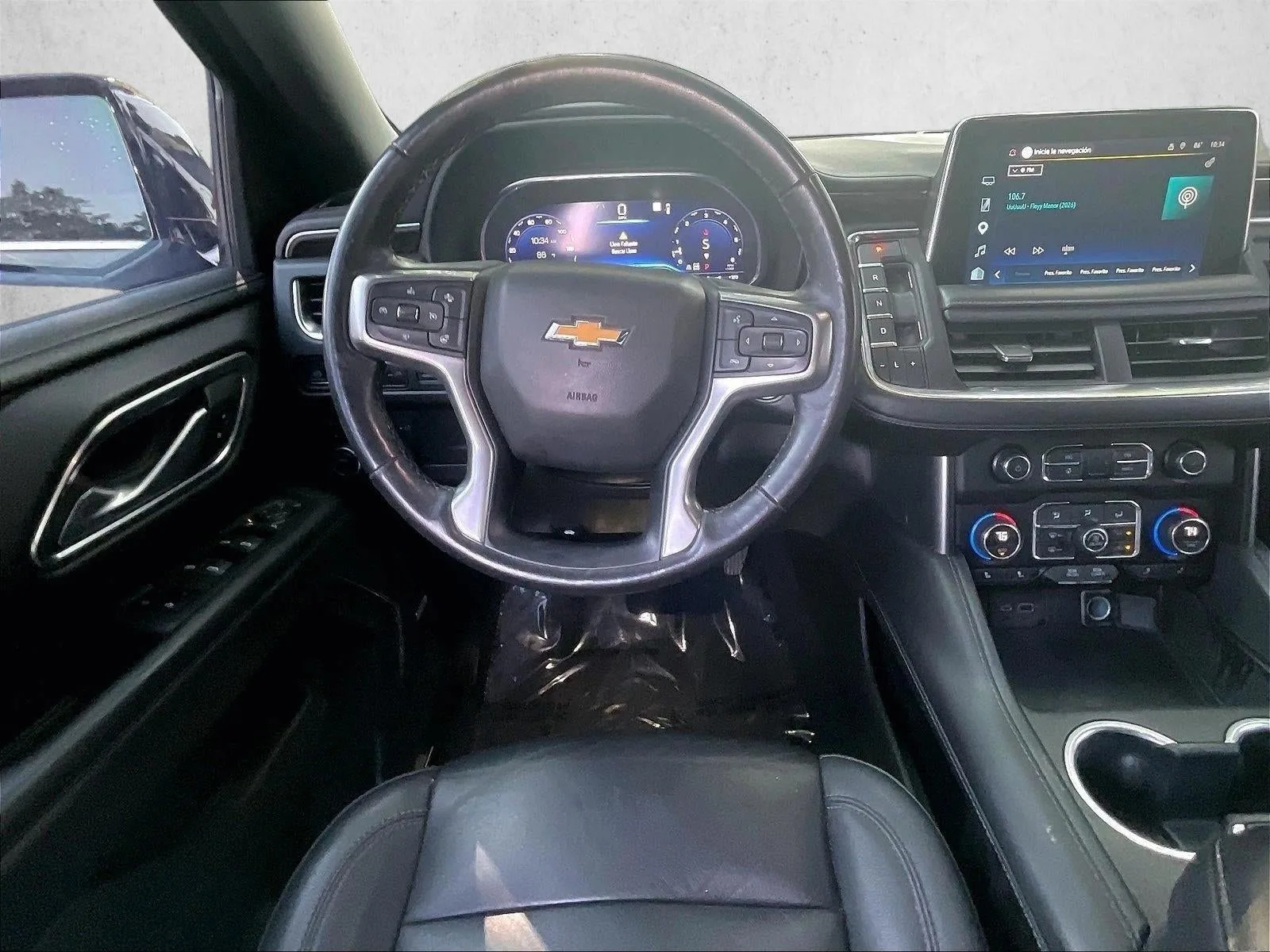 2022 Chevrolet Suburban LT photo 7