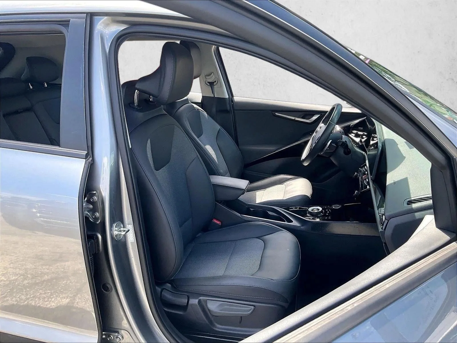2023 Kia Niro Plug-In Hybrid EX photo 9