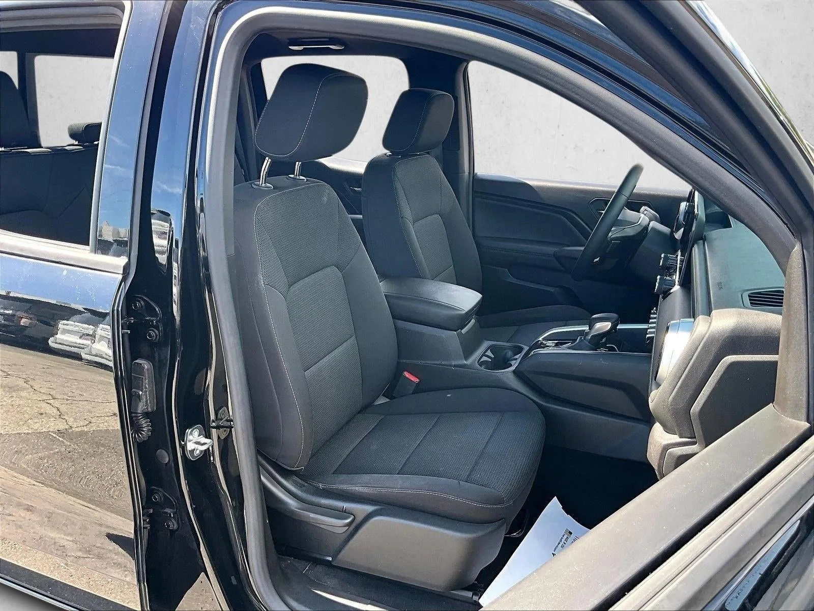 2023 Chevrolet Colorado 2WD LT photo 9