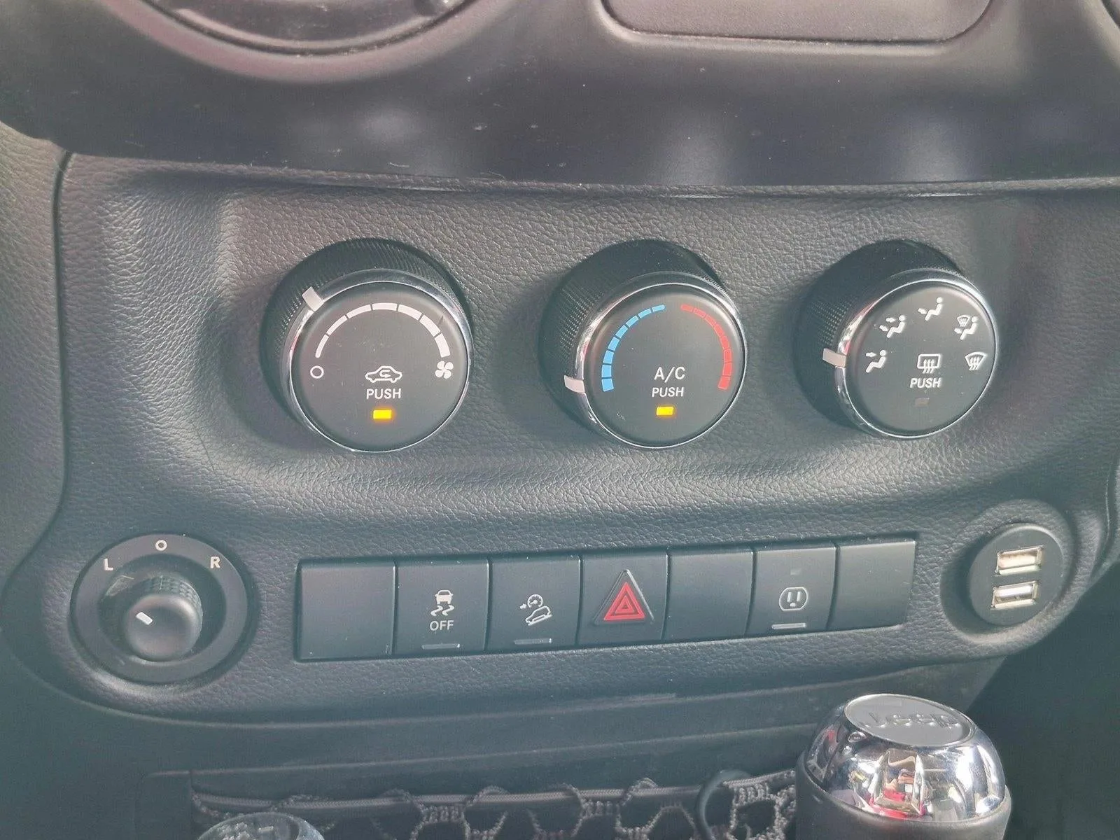 2014 Jeep Wrangler Unlimited Rubicon photo 8