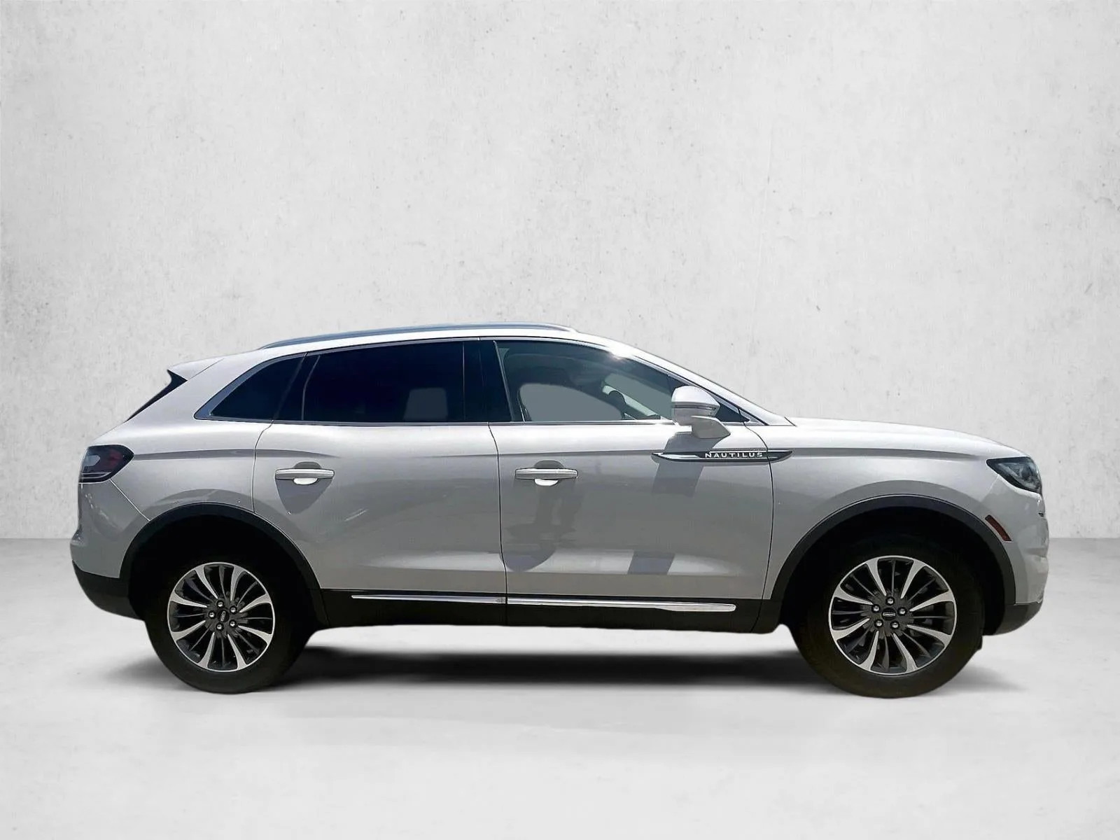 2023 Lincoln Nautilus Standard photo 5