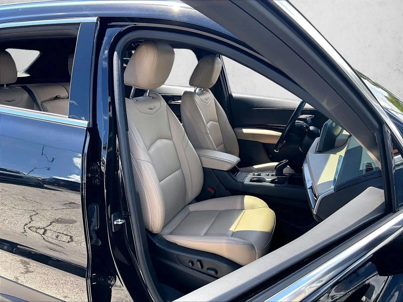 2024 Cadillac XT4 Luxury photo 9