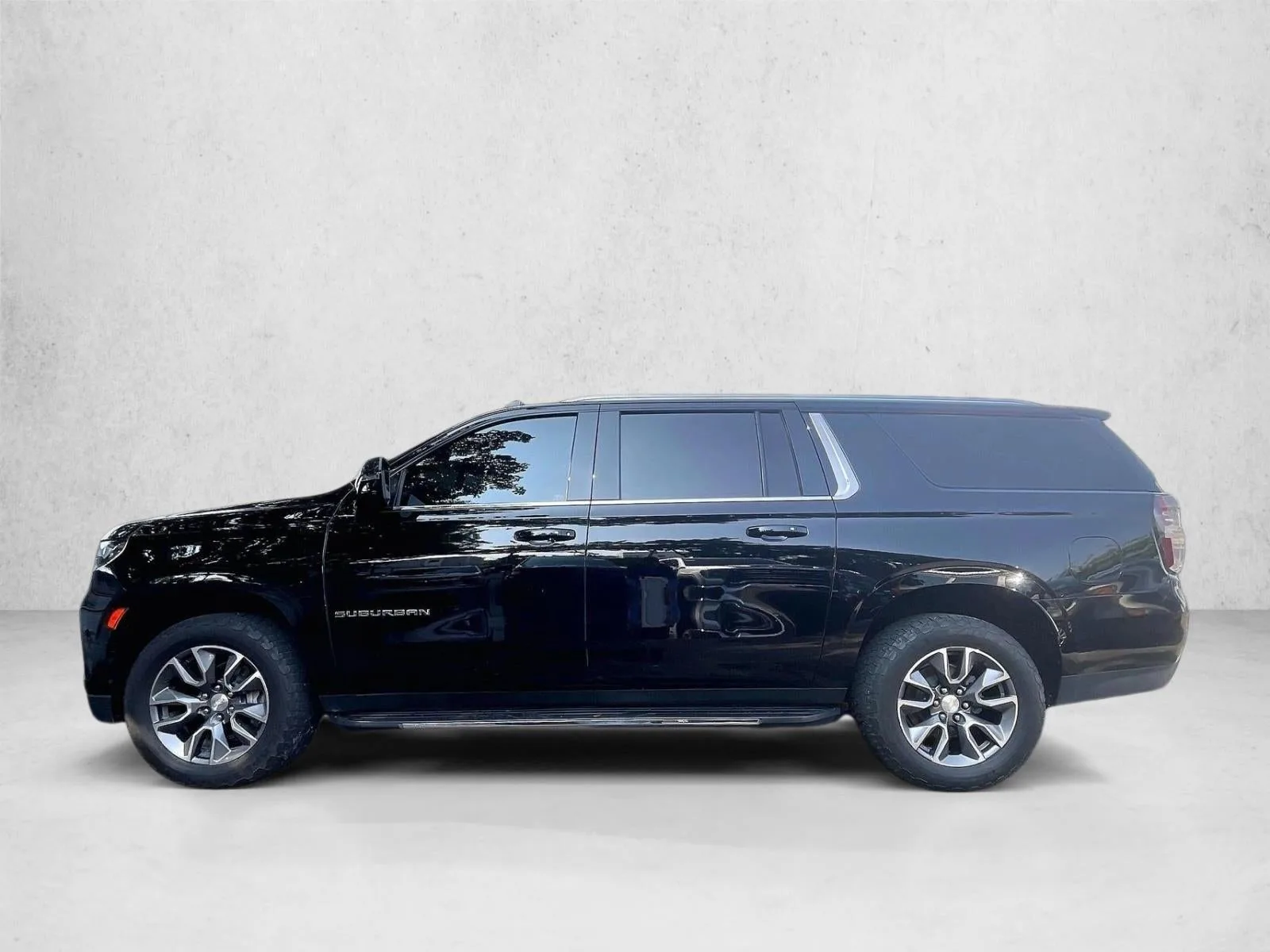 2022 Chevrolet Suburban LT photo 6