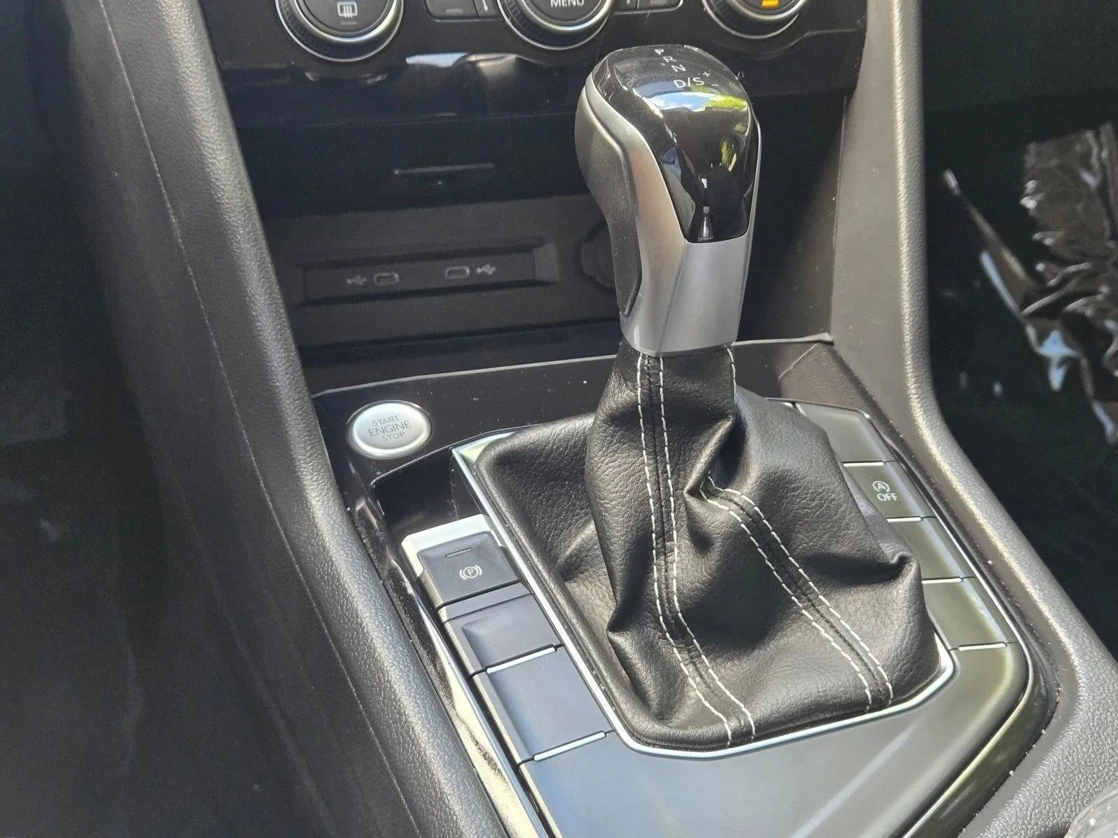 2024 Volkswagen Taos SE FWD photo 10
