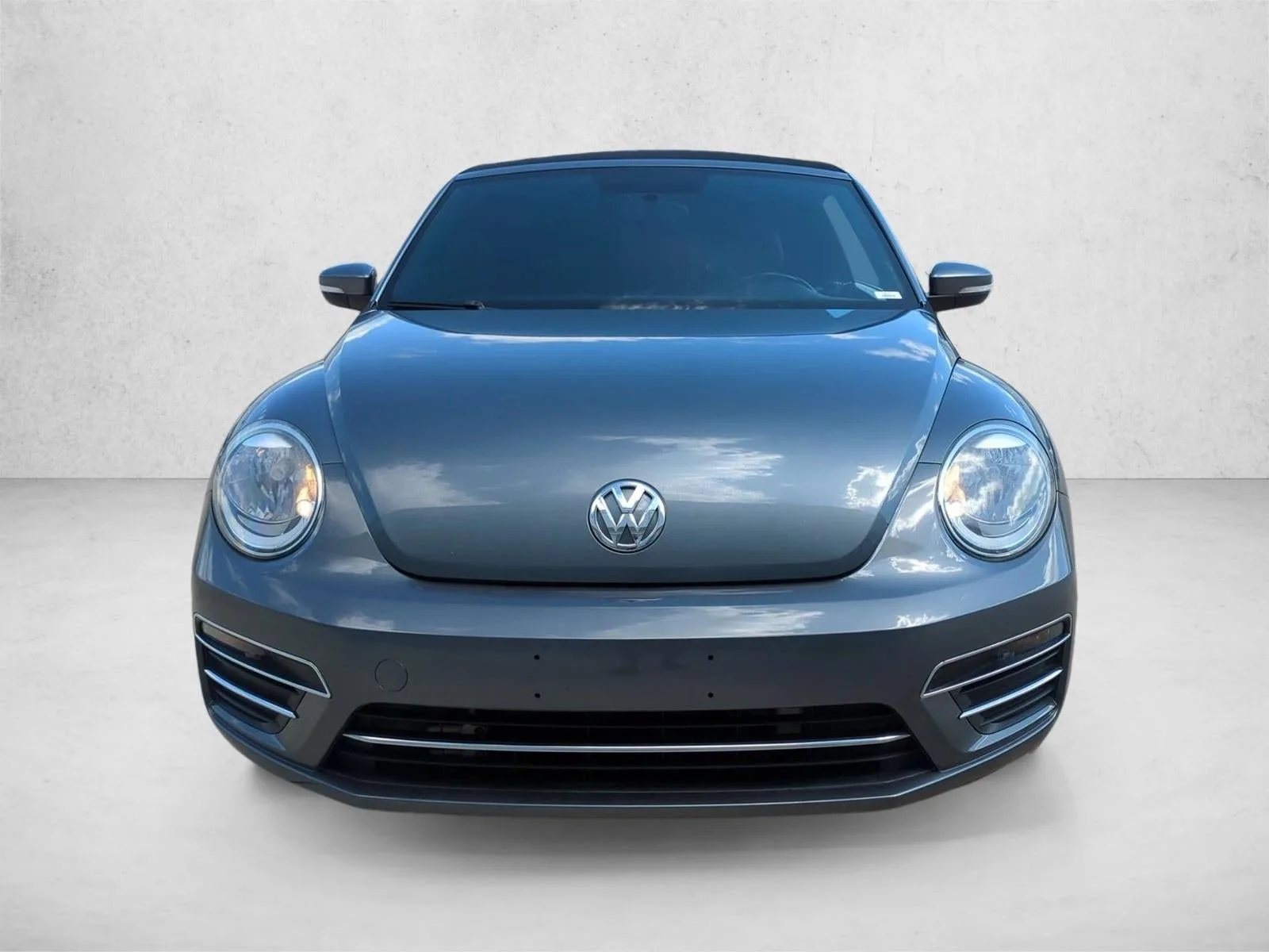 2018 Volkswagen Beetle Convertible S Auto photo 2