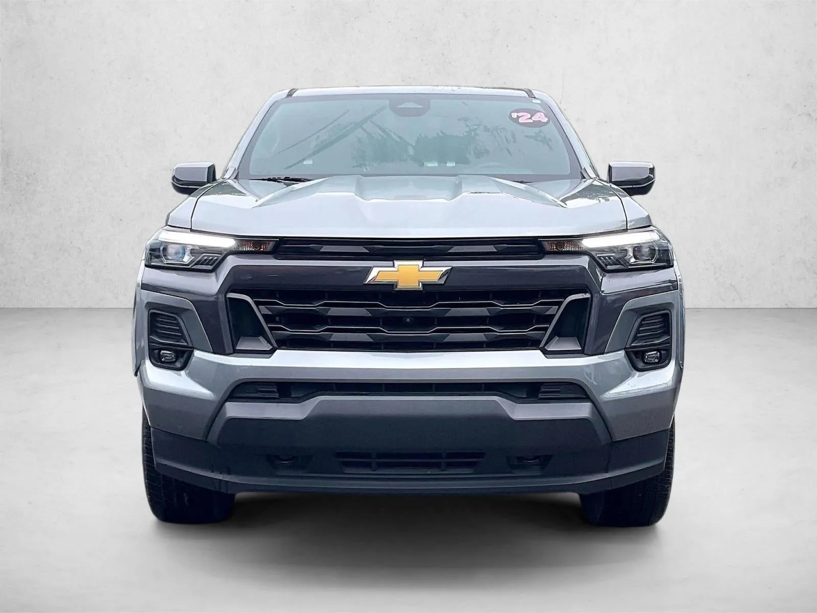 2024 Chevrolet Colorado LT photo 2