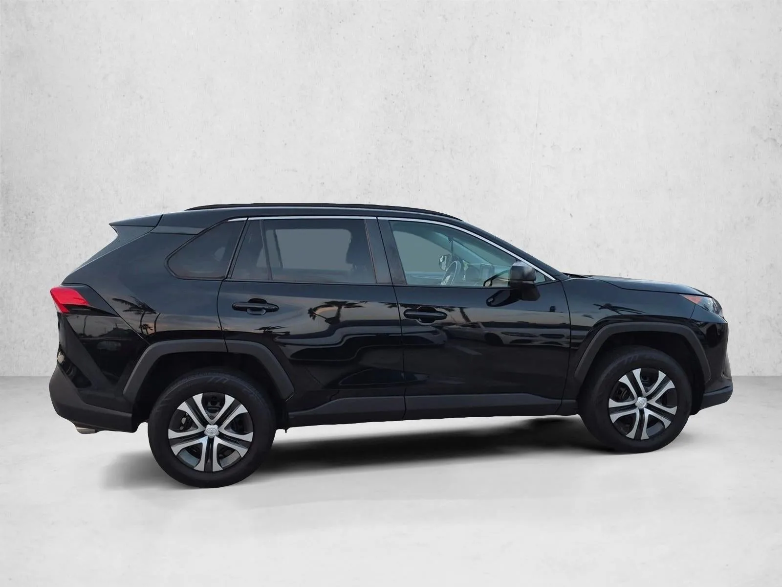 2021 Toyota RAV4 LE AWD (Natl) photo 4