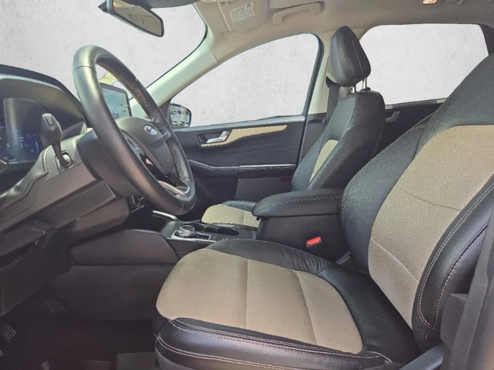 2022 Ford Escape Titanium Plug-In Hybrid FWD photo 4