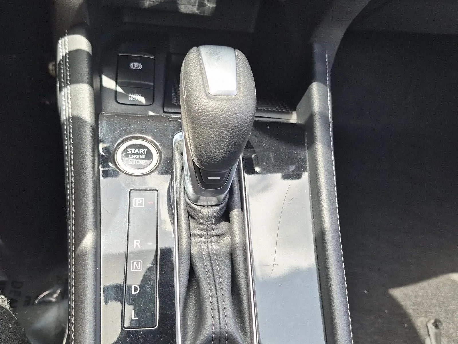 2023 Nissan Kicks SV FWD photo 12