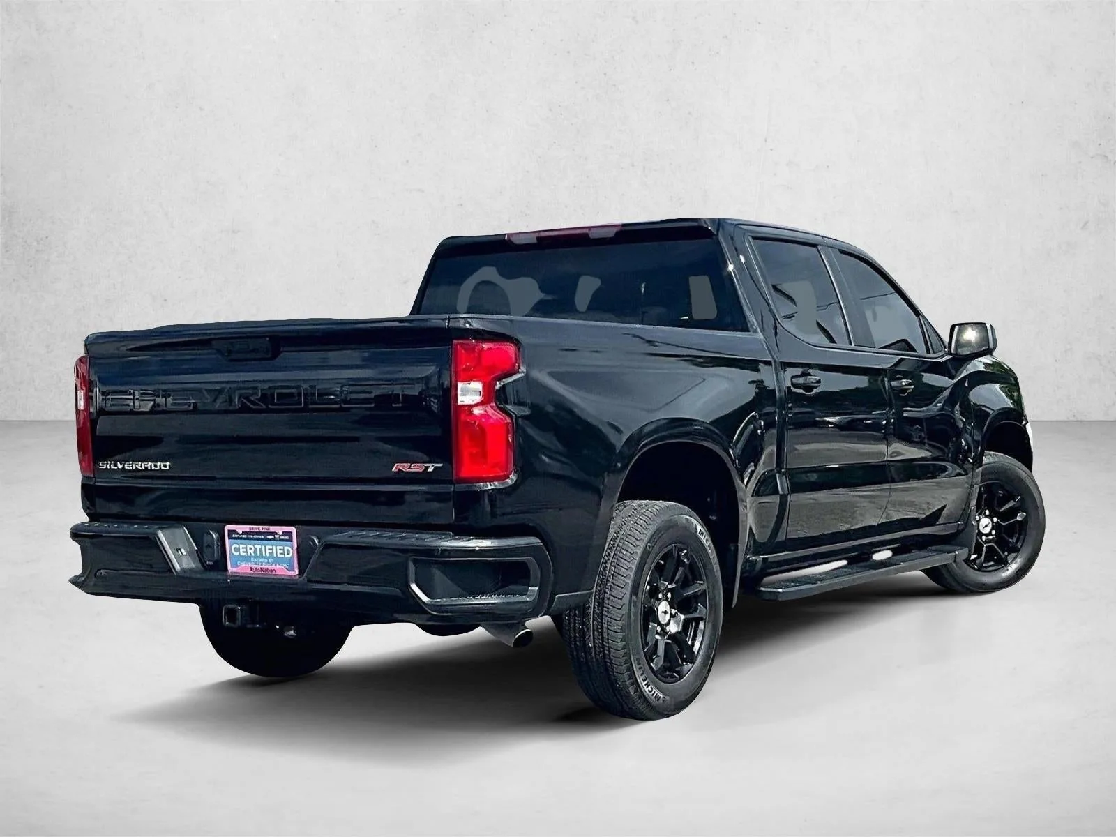 2025 Chevrolet Silverado 1500 RST photo 2
