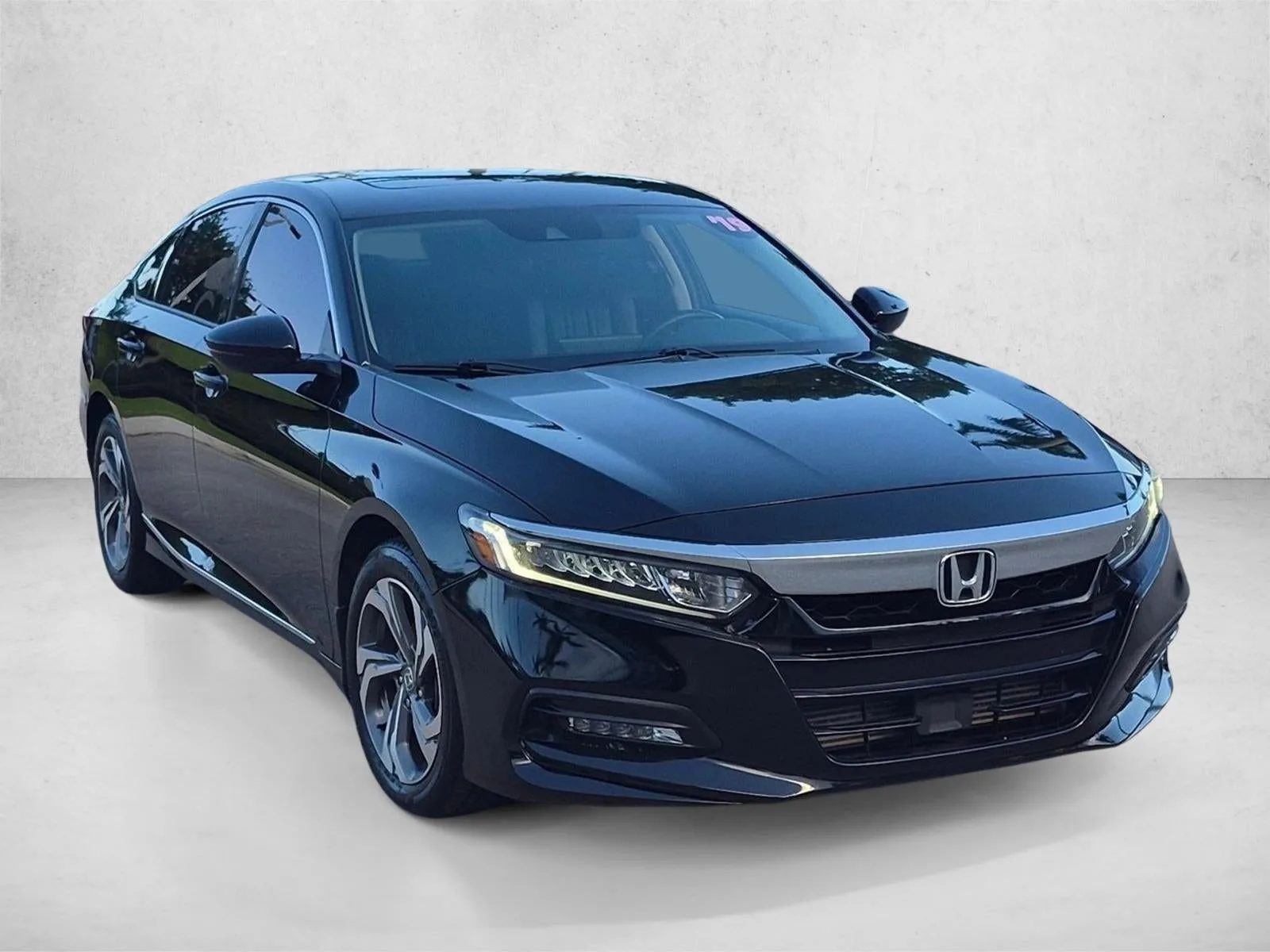 2019 Honda Accord Sedan EX-L 1.5T CVT photo 2