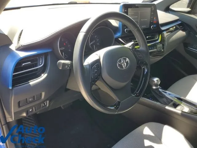 2019 Toyota C-HR XLE photo 17
