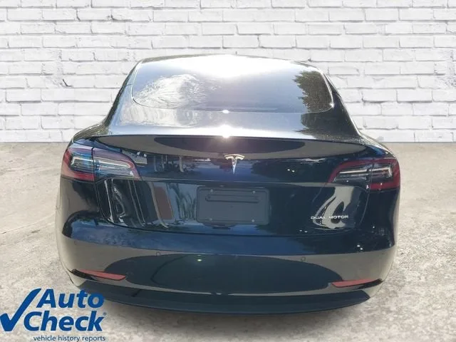 2022 Tesla Model 3 Long Range photo 3