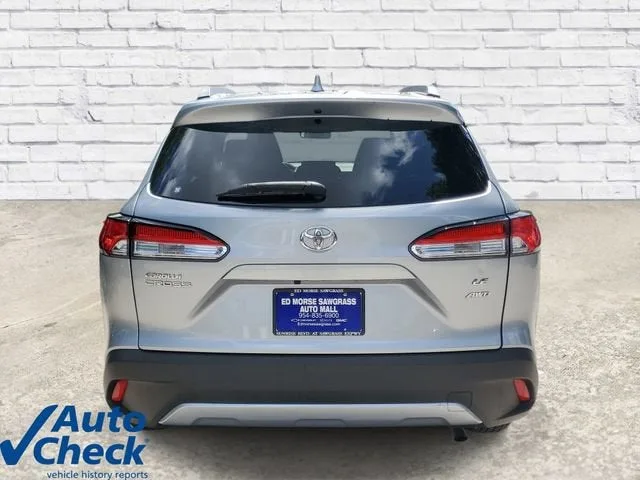 2023 Toyota Corolla Cross LE photo 3