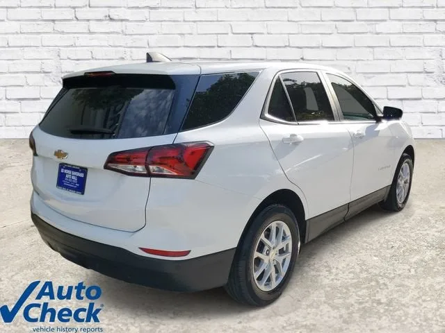 2024 Chevrolet Equinox LS photo 3