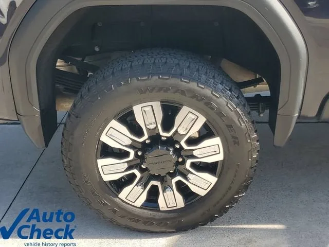 2025 GMC Sierra 2500 HD Denali photo 9