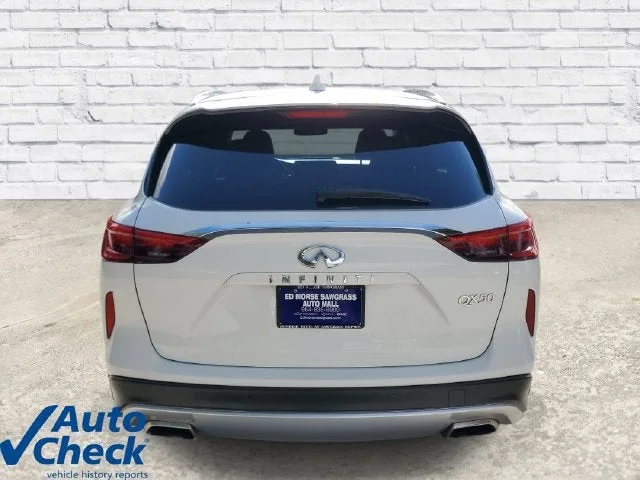 2021 INFINITI QX50 LUXE photo 3