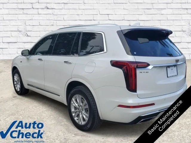 2024 Cadillac XT6 Luxury photo 2