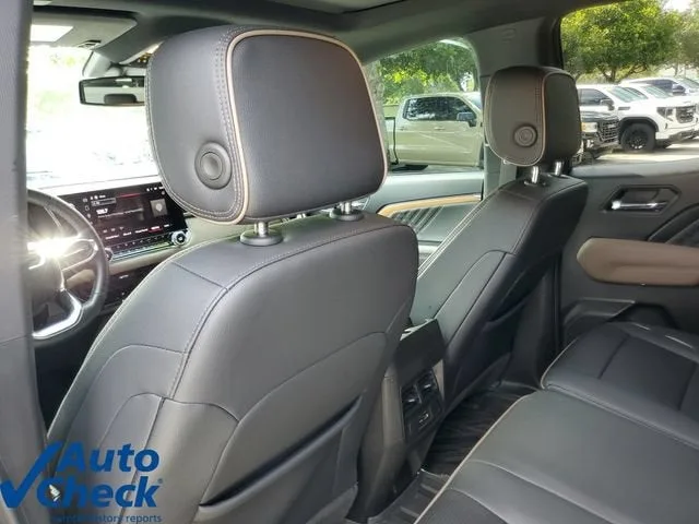 2024 GMC Canyon Denali photo 12
