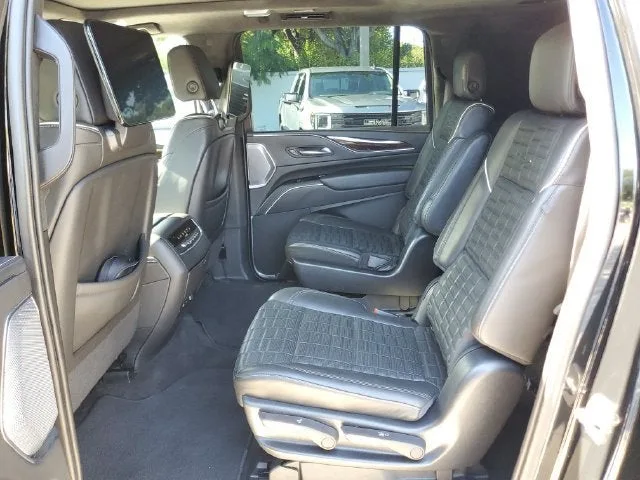 2023 Cadillac Escalade ESV 4WD Sport Platinum photo 12