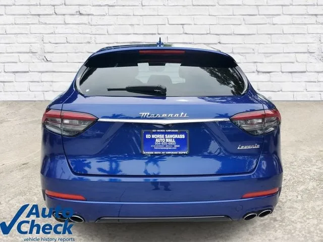 2023 Maserati Levante GT photo 3