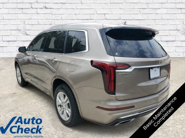 2023 Cadillac XT6 Luxury photo 2
