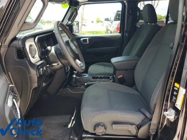 2024 Jeep Wrangler Sahara photo 18