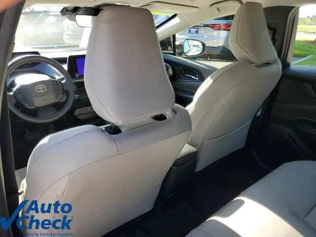 2023 Toyota Prius XLE photo 12