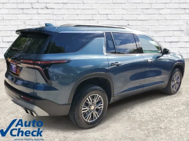 2026 Chevrolet Traverse LT photo 4