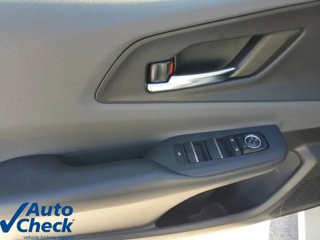 2023 Toyota Prius XLE photo 19