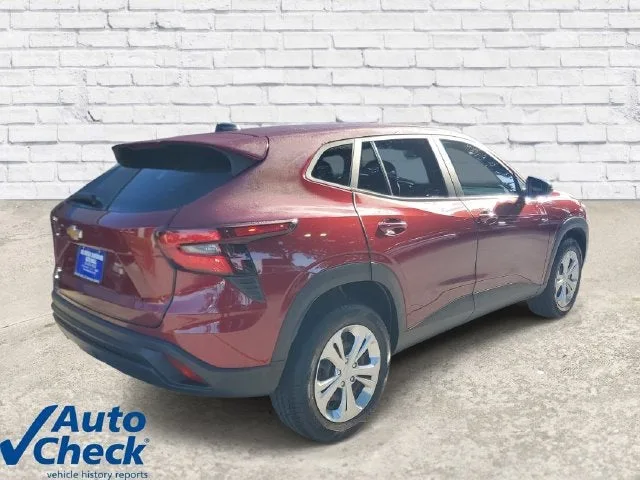 2024 Chevrolet Trax LS photo 4