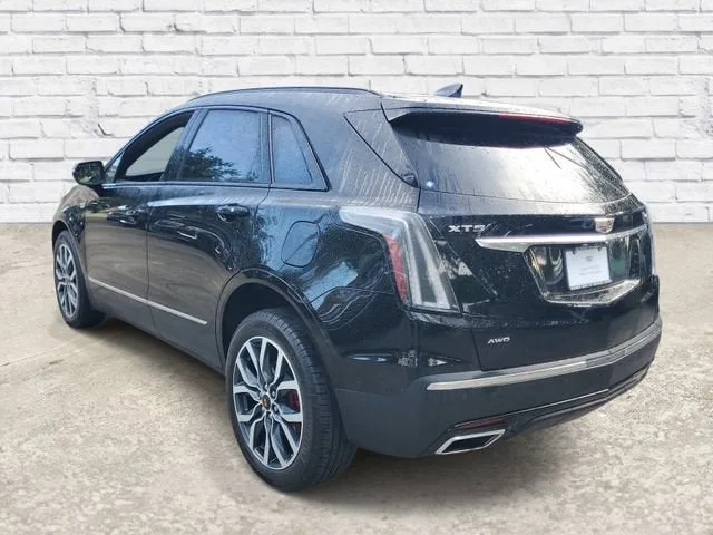 2024 Cadillac XT5 Sport photo 2
