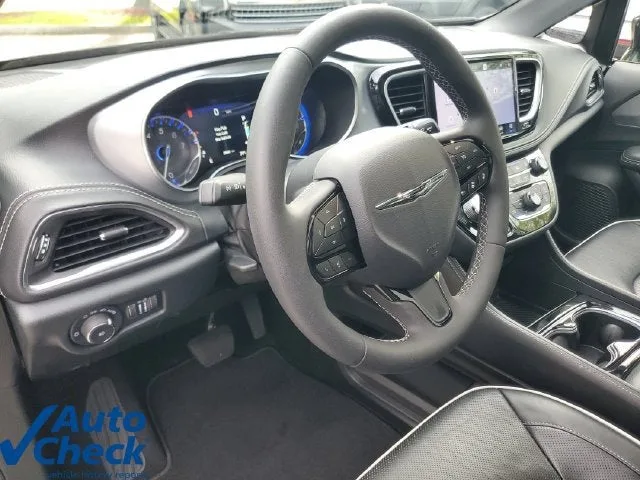 2026 Chrysler Pacifica Limited photo 20
