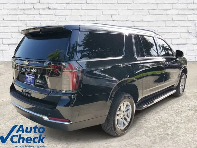 2026 Chevrolet Suburban LS photo 4
