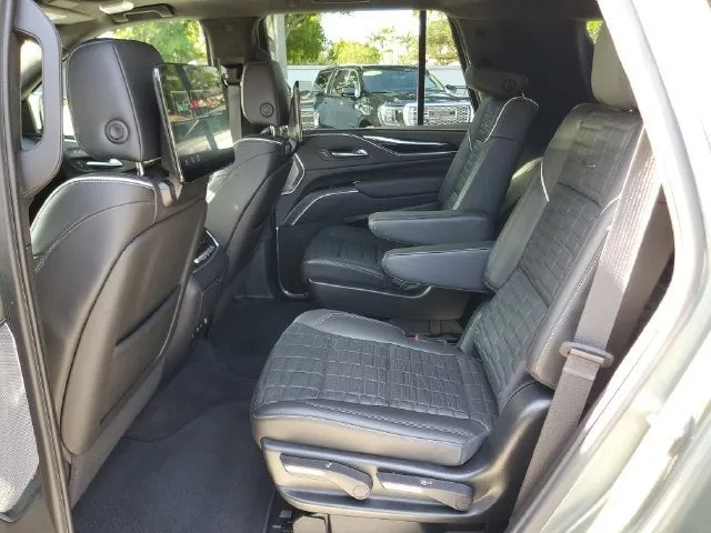 2024 Cadillac Escalade V-Series photo 13