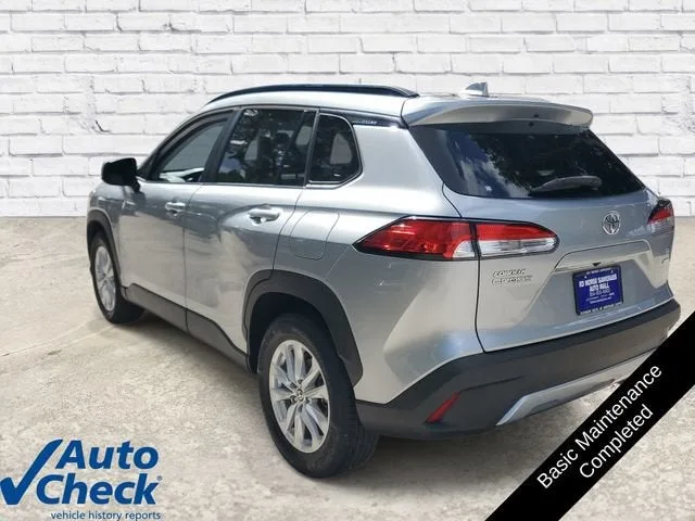 2023 Toyota Corolla Cross LE photo 2