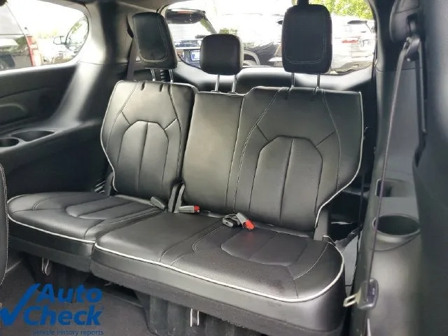 2026 Chrysler Pacifica Limited photo 12