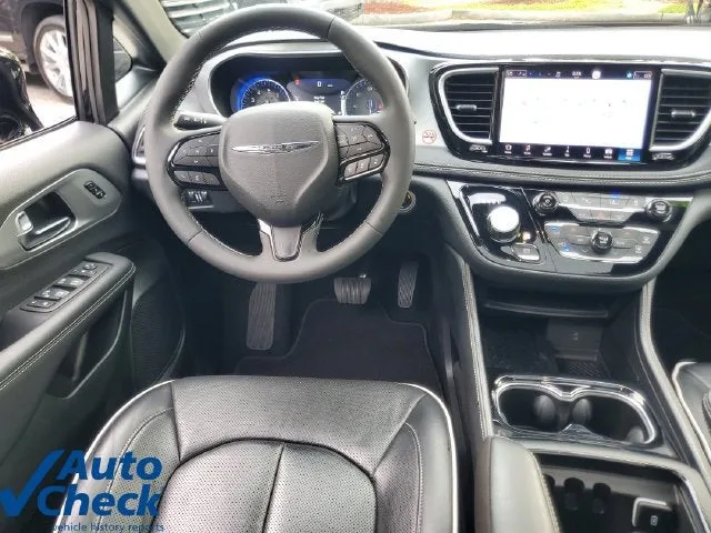 2026 Chrysler Pacifica Limited photo 17