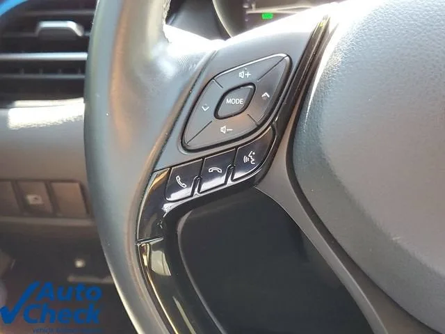2019 Toyota C-HR XLE photo 20
