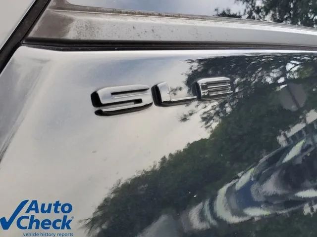 2023 GMC Terrain SLE photo 8