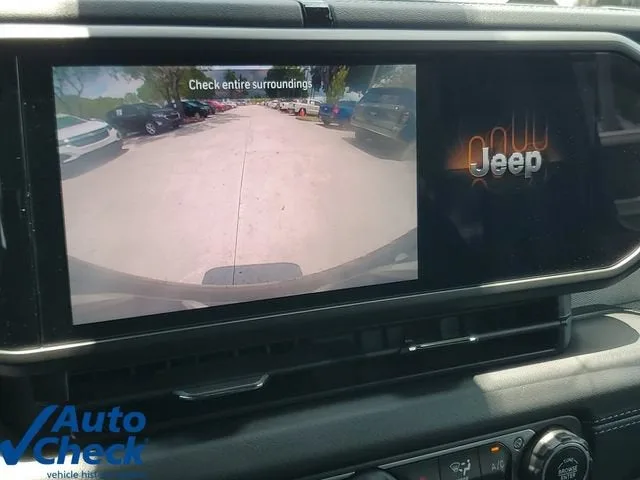 2024 Jeep Wrangler Sahara photo 27
